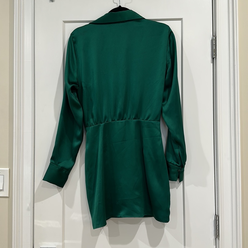 Green satin dress - Picture 3 of 6